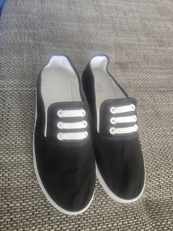 Scarpe da donna: Neue halbschuhe gr. 37 – Nuovo e nell'imballaggio originale da Therwil venduto da JosefinaV 1