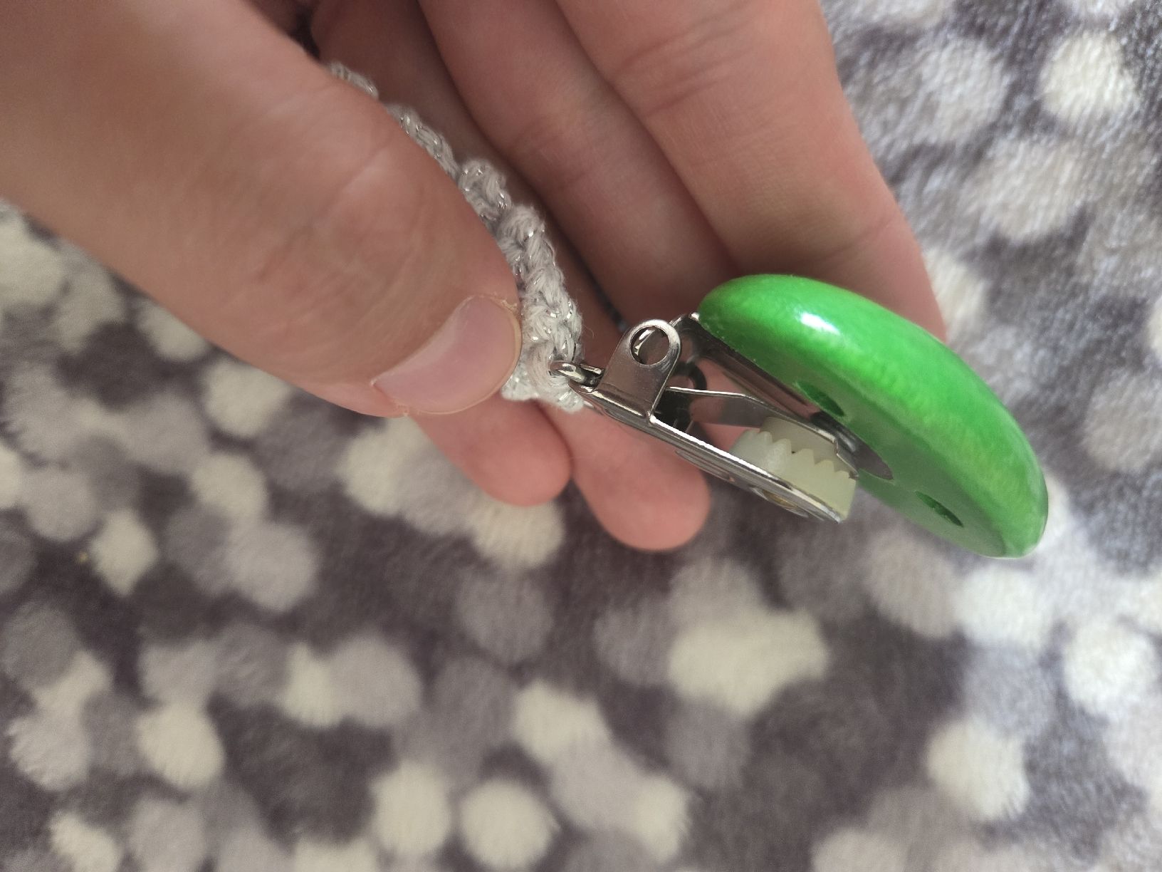 Succhiotti & catenelle porta ciuccio: Schnullerkette gehäkelt silber neu – Nuovo e nell'imballaggio originale da Bazenheid venduto da Mermaid07 1