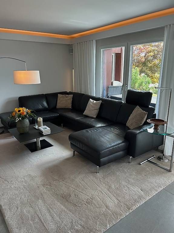 Divani: Hochwertiges Echtleder-Ecksofa mit Ottomane rechts – Usato da Stettfurt venduto da Proto16
