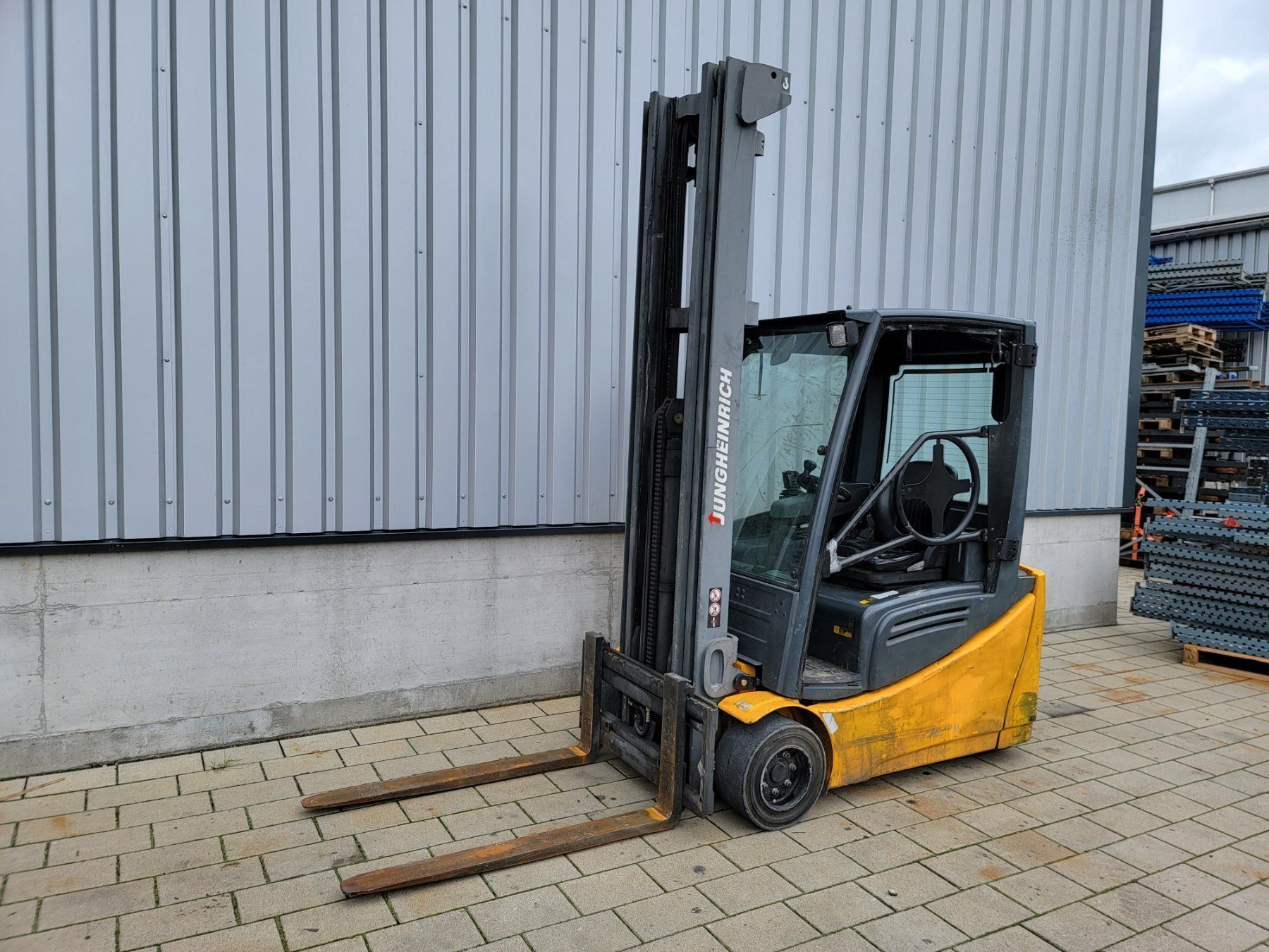 Jungheinrich Carrelli elevatori e a forche: Stapler Jungheinrich EFG 220 Hub 650cm – Usato da Amriswil venduto da basstempel