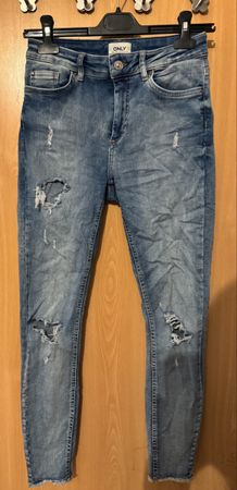 ONLY Jeans mit Rissen