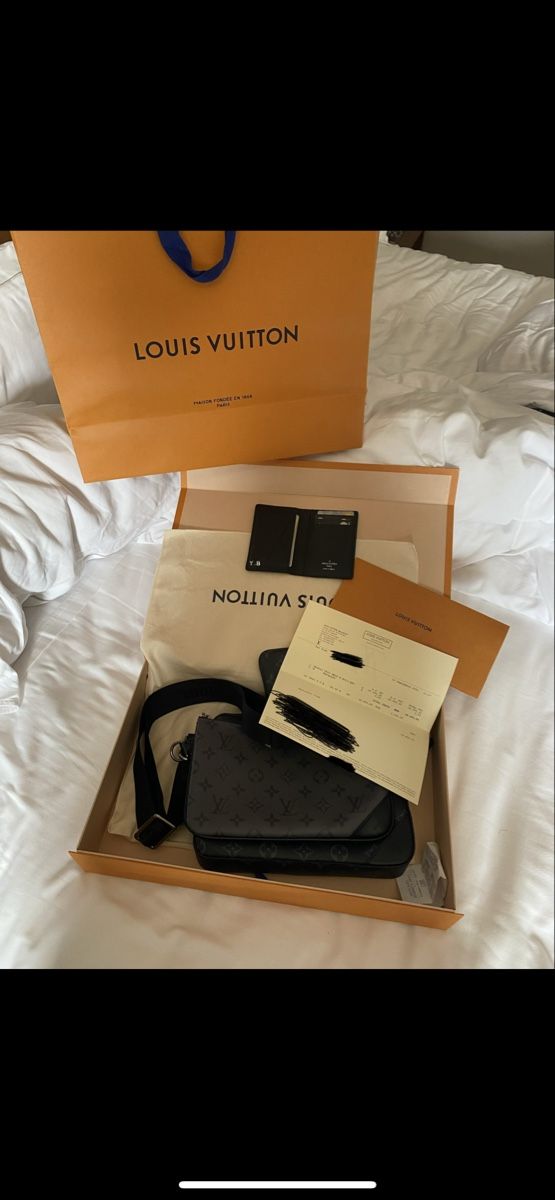 Louis Vuitton Taschen: Louis Vuitton Trio Messenger M69443 – Monogram Eclipse – Gebraucht aus La Neuveville von yas_k6fj