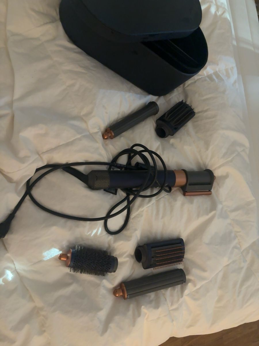 Dyson Asciugacapelli: Dyson Airwrap inkl. Box & 5 Aufsätze – Usato da Regensdorf venduto da Lorenaampm