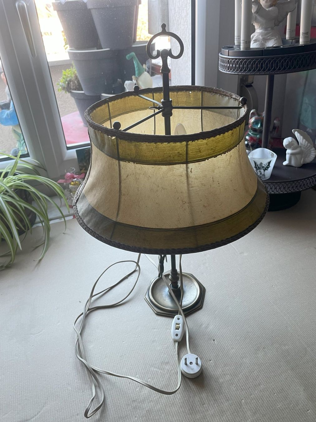 Lampade: Stehlampe auf Tisch – Usato da Pratteln venduto da 66werni