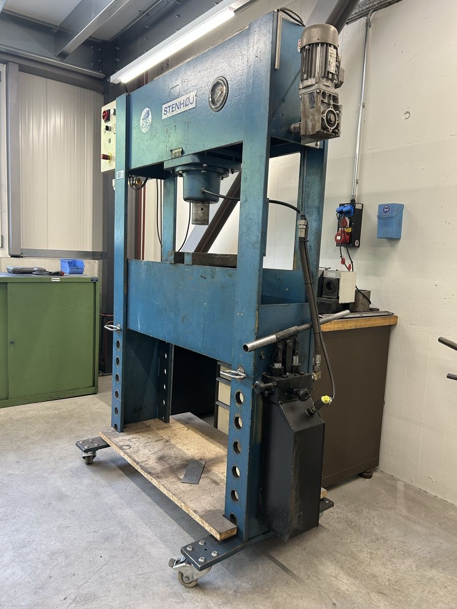 Tutte le macchine: Stenhøj Hydraulikpresse 60t – Usato da Salvenach venduto da Maha1979 1