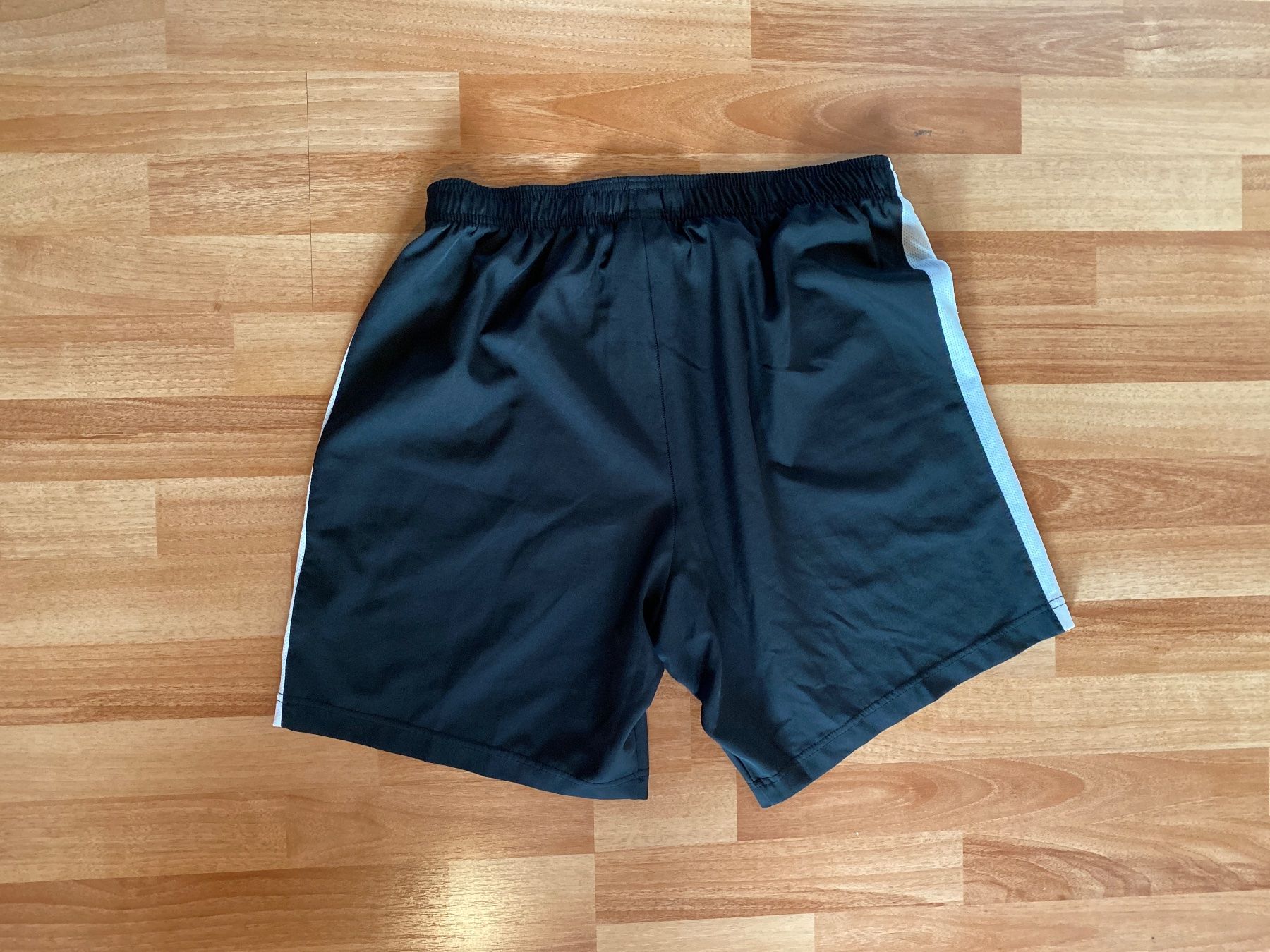 Nike Pantaloni: Nike kurze Hose Gr. XL – Usato da Heiden venduto da fam_797q 1