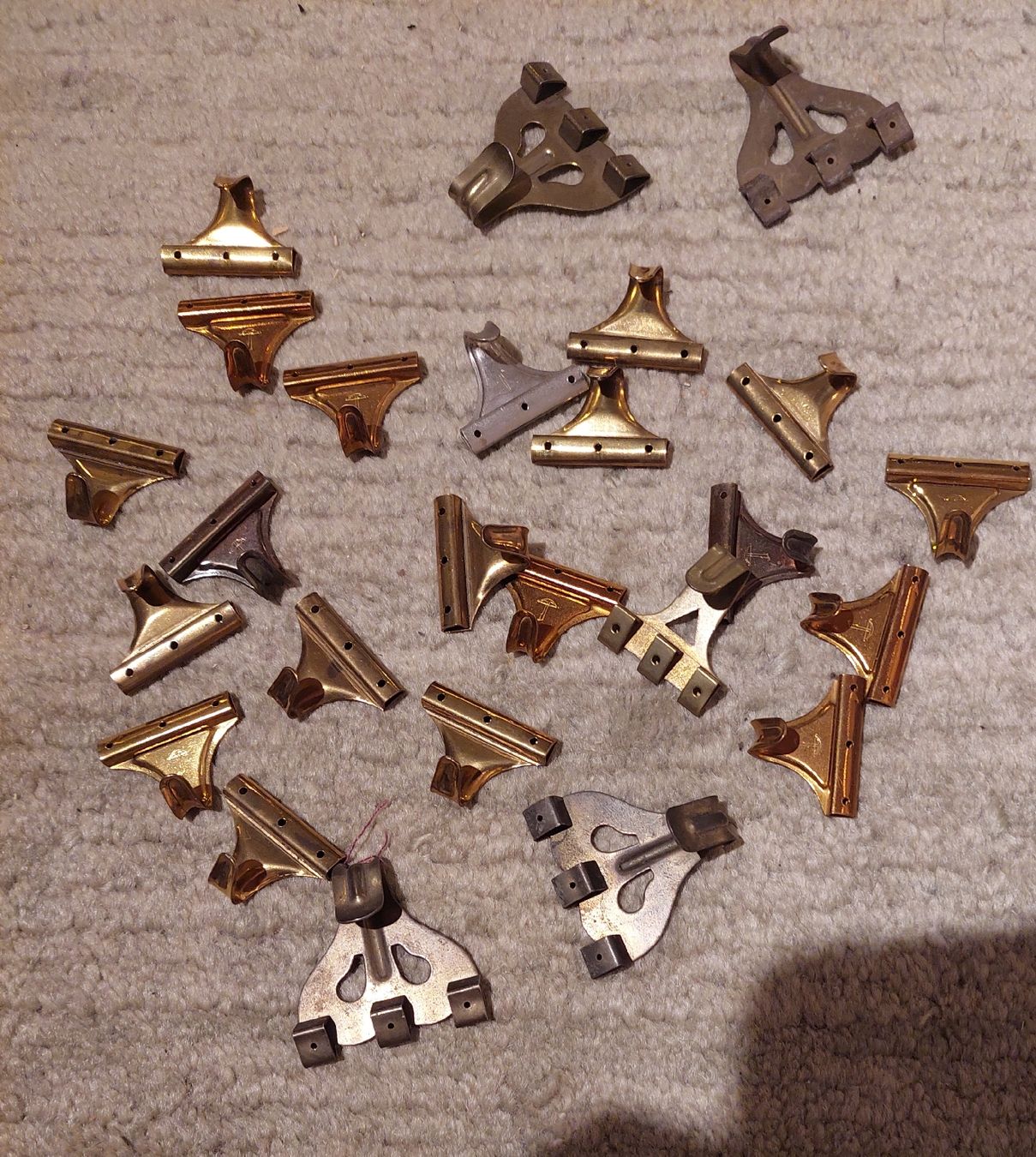 Quincaillerie: Wandhaken aus Messing.  – D'occasion à Zürich par Cortin