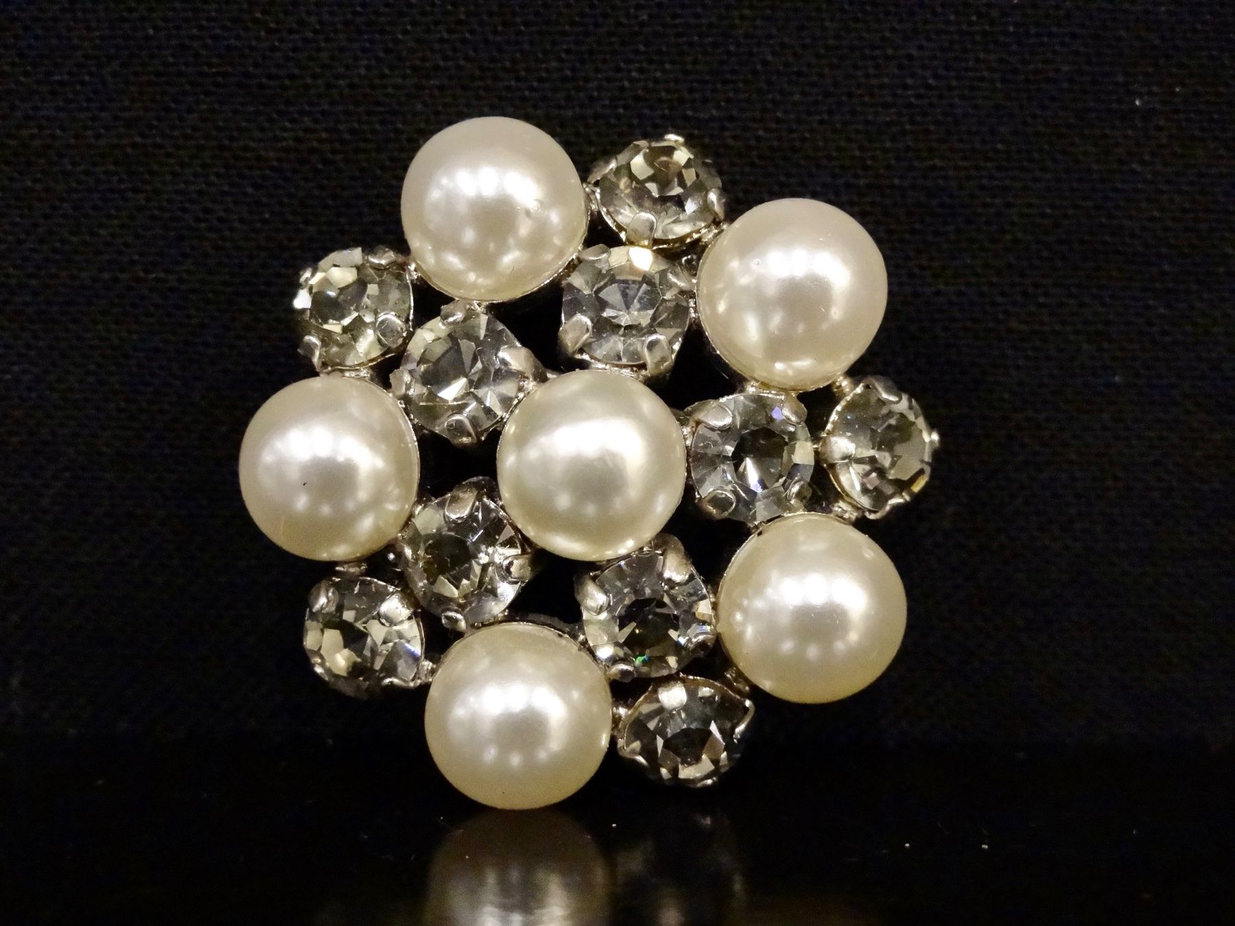 Spille & Fermagli: Vintage Brosche Modeschmuck Silber Strass Perle  70er 80er – Usato da Kerzers venduto da djstarsky73