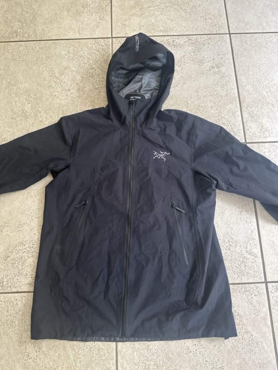 Arcteryx Vestes: Arcteryx GoreTex Regenjacke XL – Neuf (Voir description) à Ebmatingen par eri_8kbj