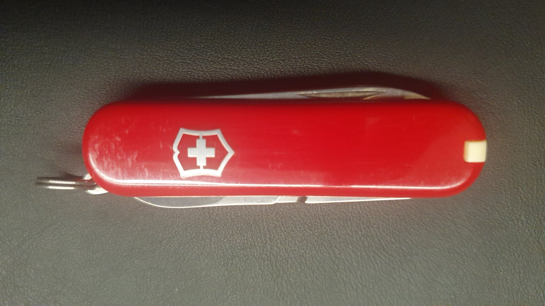 Victorinox Coltelli tascabile: 3 kleine Victorinox Taschenmesser mit Logo – Usato da Härkingen venduto da MarianneSi 1
