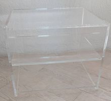 Beistelltisch aus transparenten Acrylglas