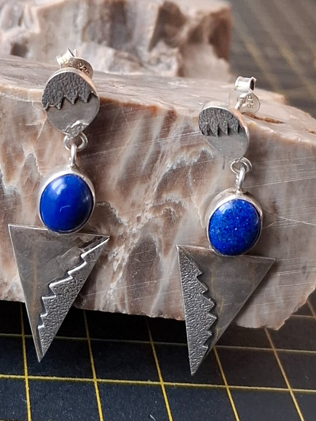 Orecchini pendenti & Orecchini a lobo: Ohrstecker mit Lapislazuli Cabochon S 925 – Usato da Zwieselberg venduto da Halifaxmendusli