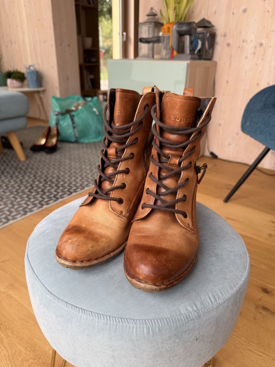 Bugatti Damenschuhe: Bottines à lacets Bugatti cuir marron 39 – Gebraucht aus Uetliberg von adrenalhyn