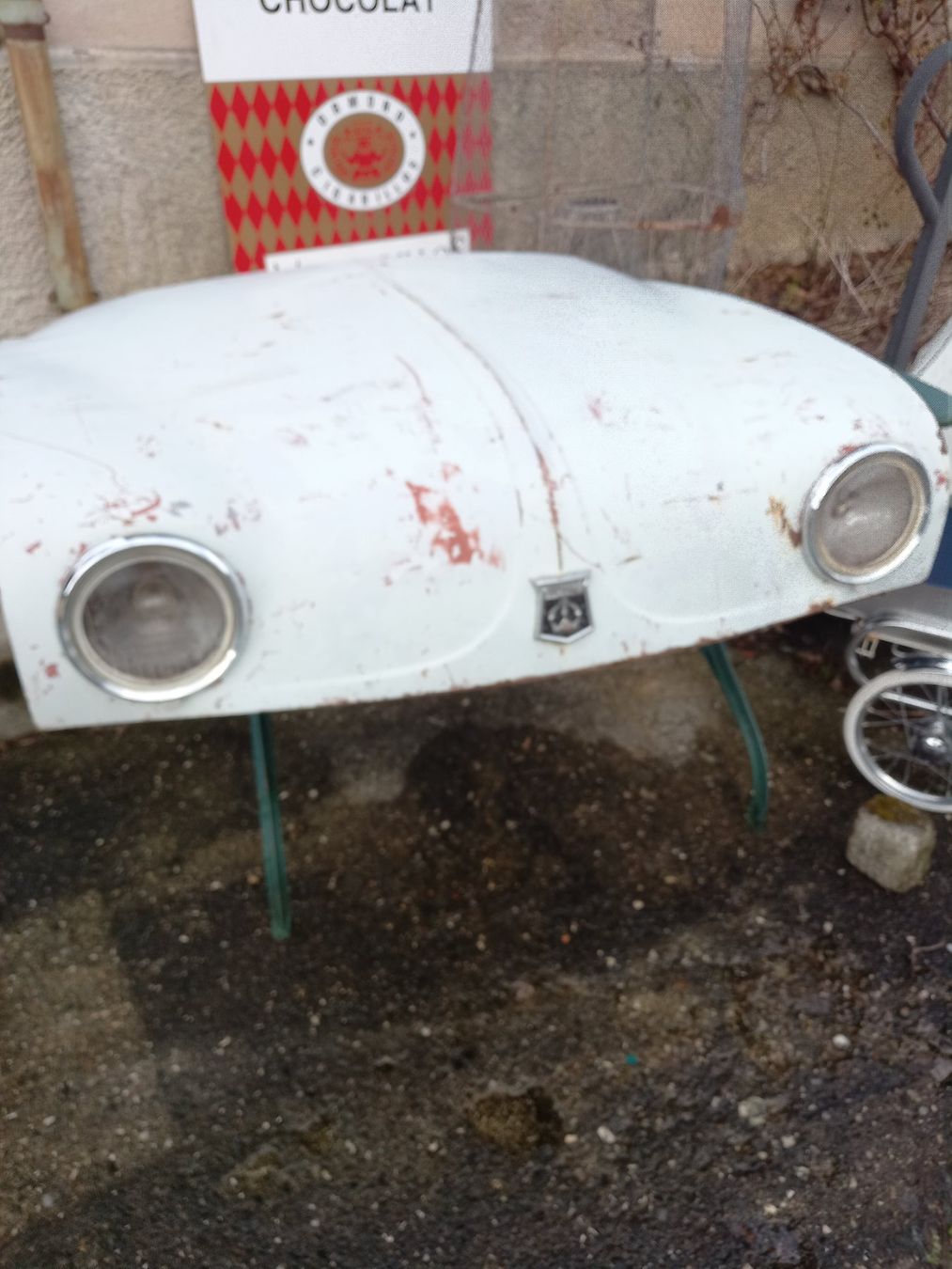 Renault Tutti pezzi di ricambio auto: Capot de Renault Dauphine – Usato da Noiraigue venduto da pel_ny7d
