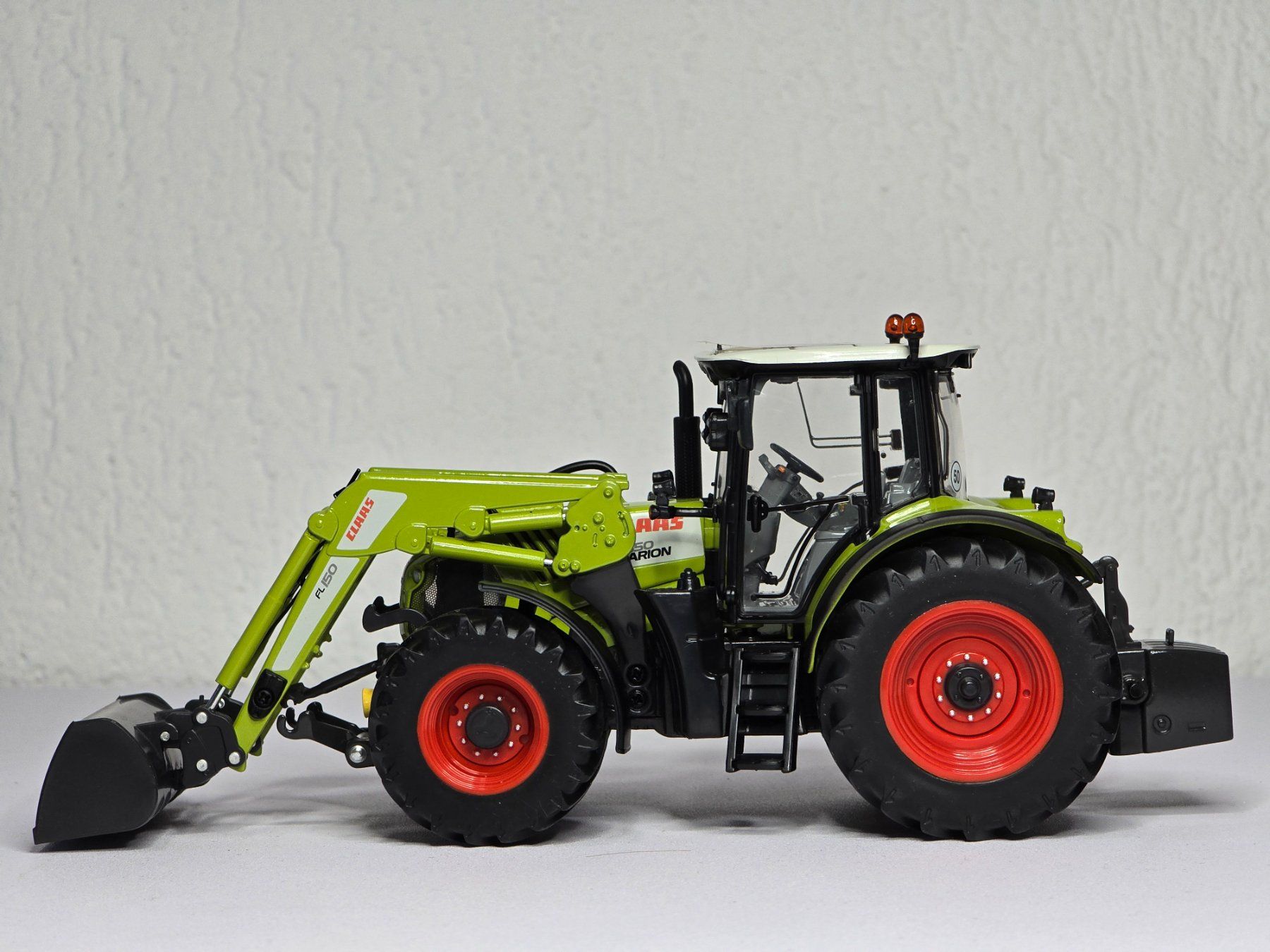 Wiking Kit di modellismo & Modellini statici: Wiking, 077325, Claas Arion 650, Vitrine – Nuovo (secondo la descrizione) da Kloten venduto da Nicola2 7