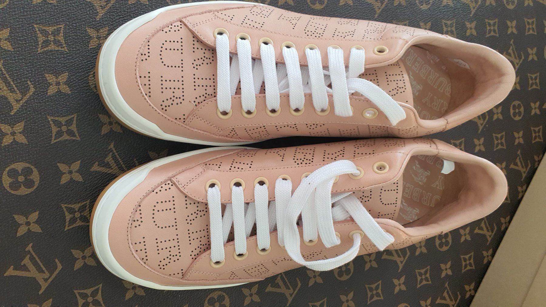 Burberry Scarpe da donna: Burberry Schuhe – Nuovo e nell'imballaggio originale da Lachen SZ venduto da HelvetiaLuxury 1