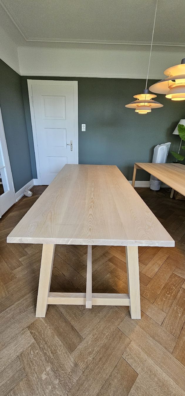 Tavoli: Tisch Janua Cantina 02 Esche – Usato da Zürich venduto da Lberlinger 2