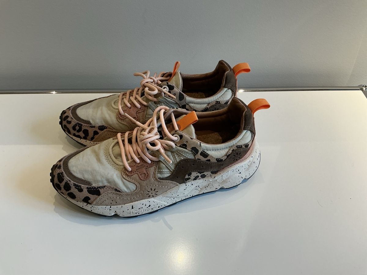 Scarpe da donna: Coole Sneaker von Flower Mountain – Usato da Zürich venduto da lukasg.meier 1