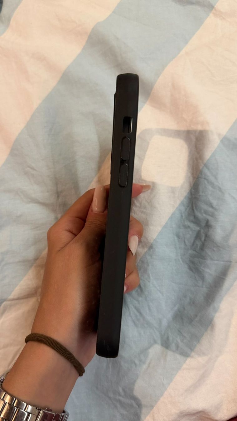 Cover & Protezioni schermo: Coque de téléphone (Iphone 14 Pro Max) – Usato da Randogne venduto da Joel_C 1