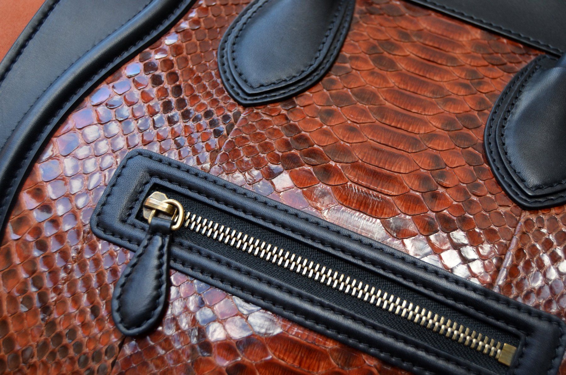 Celine Sacs femmes: Céline Luggage Python Taache / sac – D'occasion à Collonges par Auganien 6