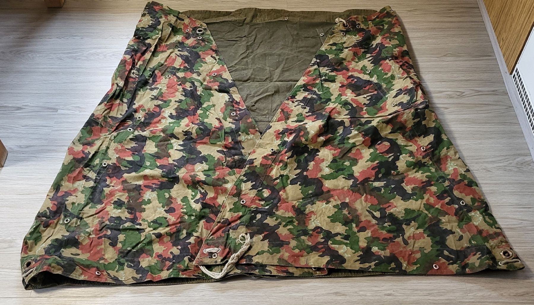 Armée suisse Uniformes: Tarnblachen/Umhang  – D'occasion à Sachseln par Nagelschuh 8