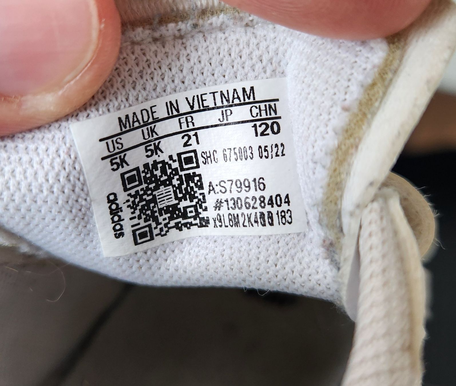 Adidas Scarpe per ragazzi: Adidas Indoorschuhe, Grösse 21 – Usato da Brittnau venduto da AkimaJukato 3
