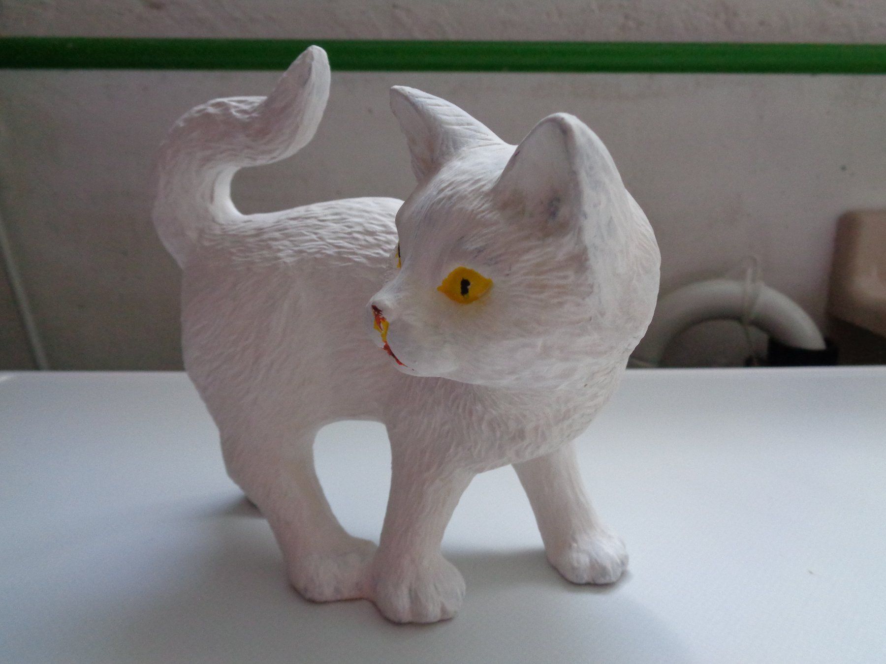 Statuette: Katze aus Keramik, weiss – Usato da Wiesendangen venduto da Gullfoss 1