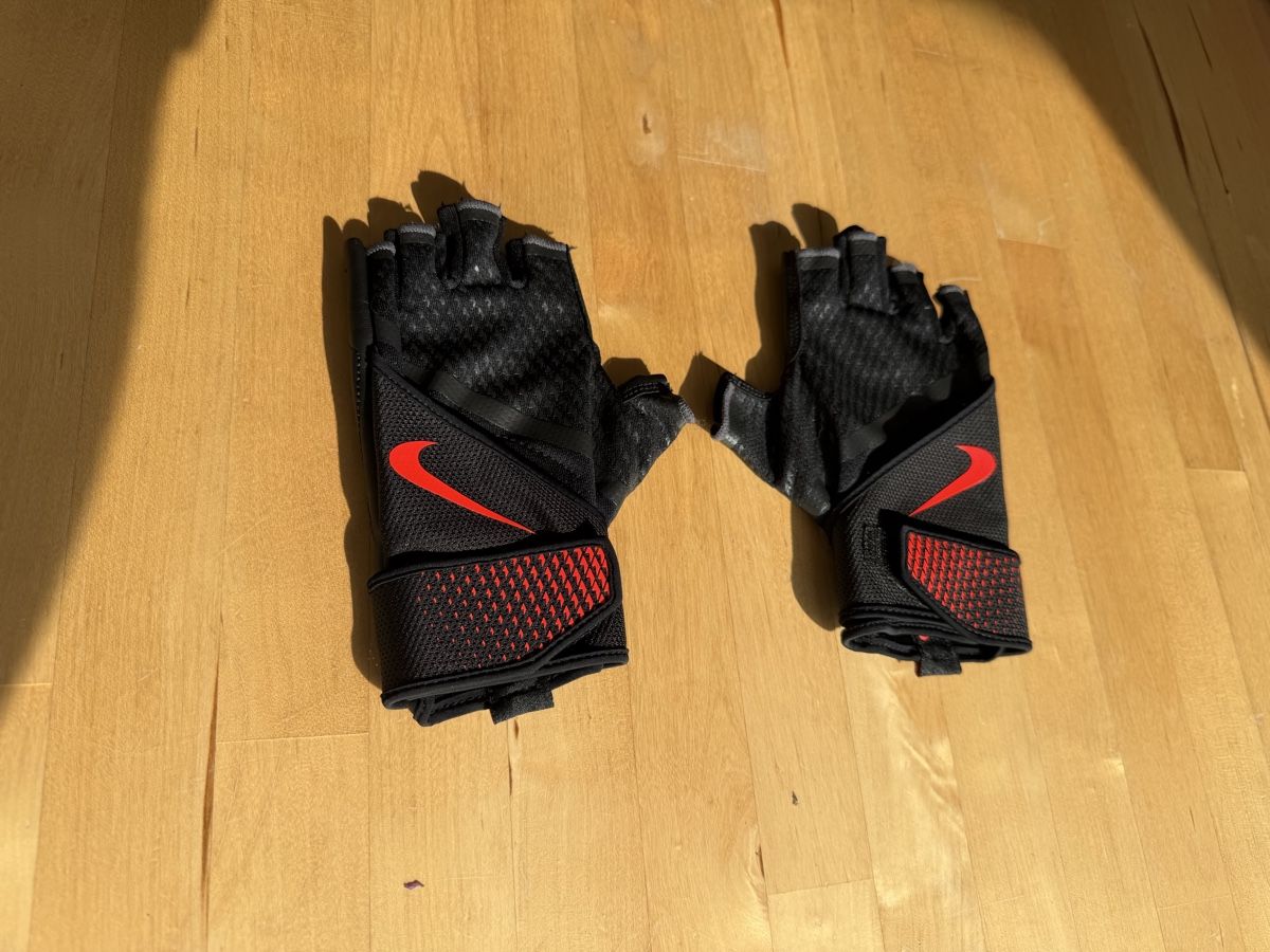 Nike Autres accessoires hommes: New Nike Training Gloves Black Red Size L – Neuf (Voir description) à Zürich par aus_r2dq