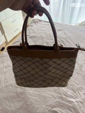 Aigner Tasche Stoff Leder Logo Muster guter Zustand