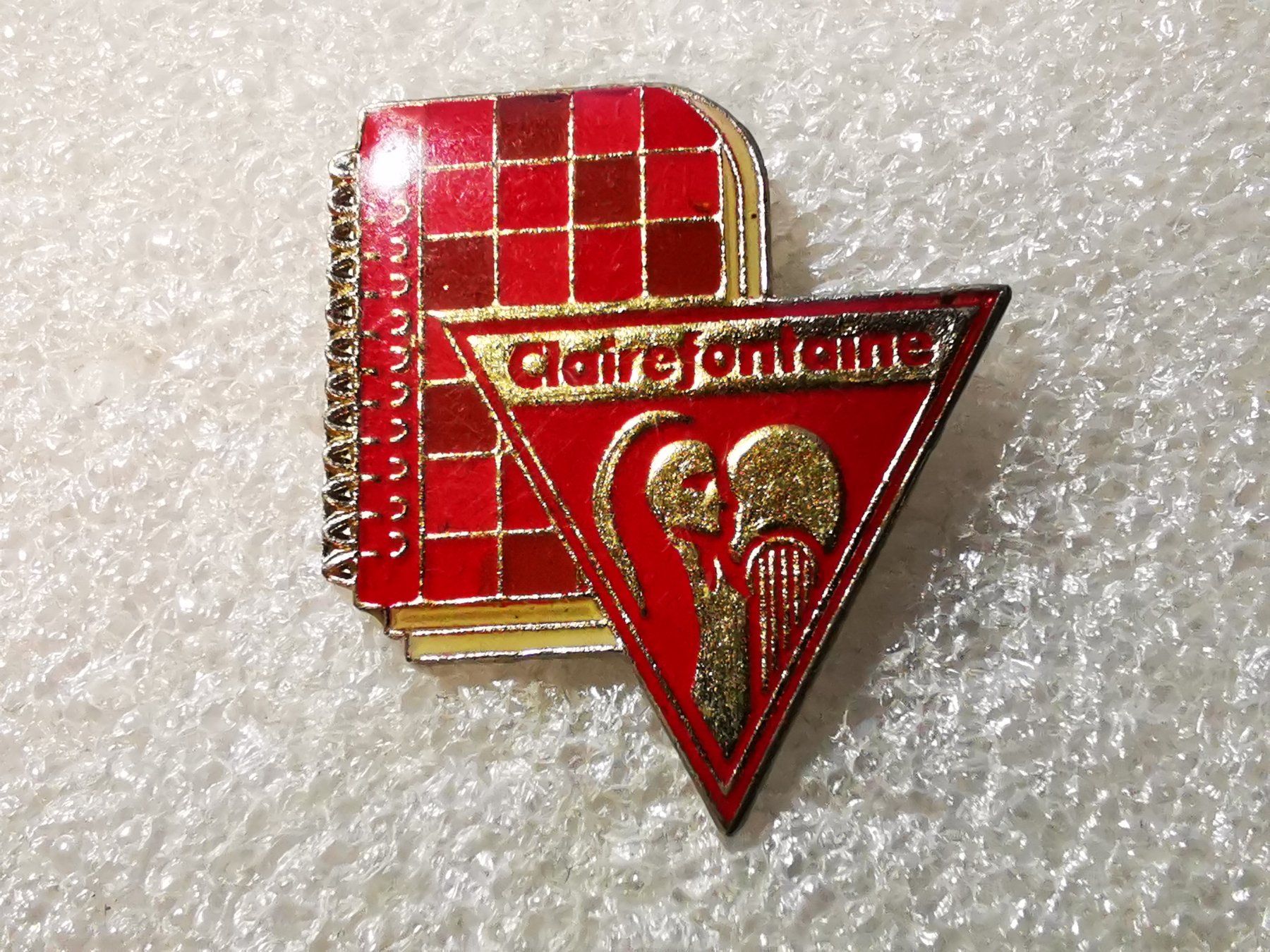 Placchette & Badge: Ansteckpin 34: Clairefontane – Usato da Oppligen venduto da Pin-Fall-Shop