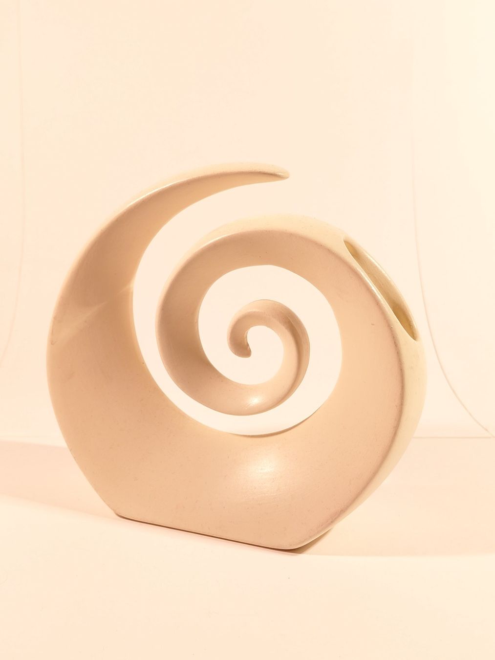 Vasi & Recipienti: Vase en spirale de couleur crème – Usato da Winterthur venduto da SilverFR 1