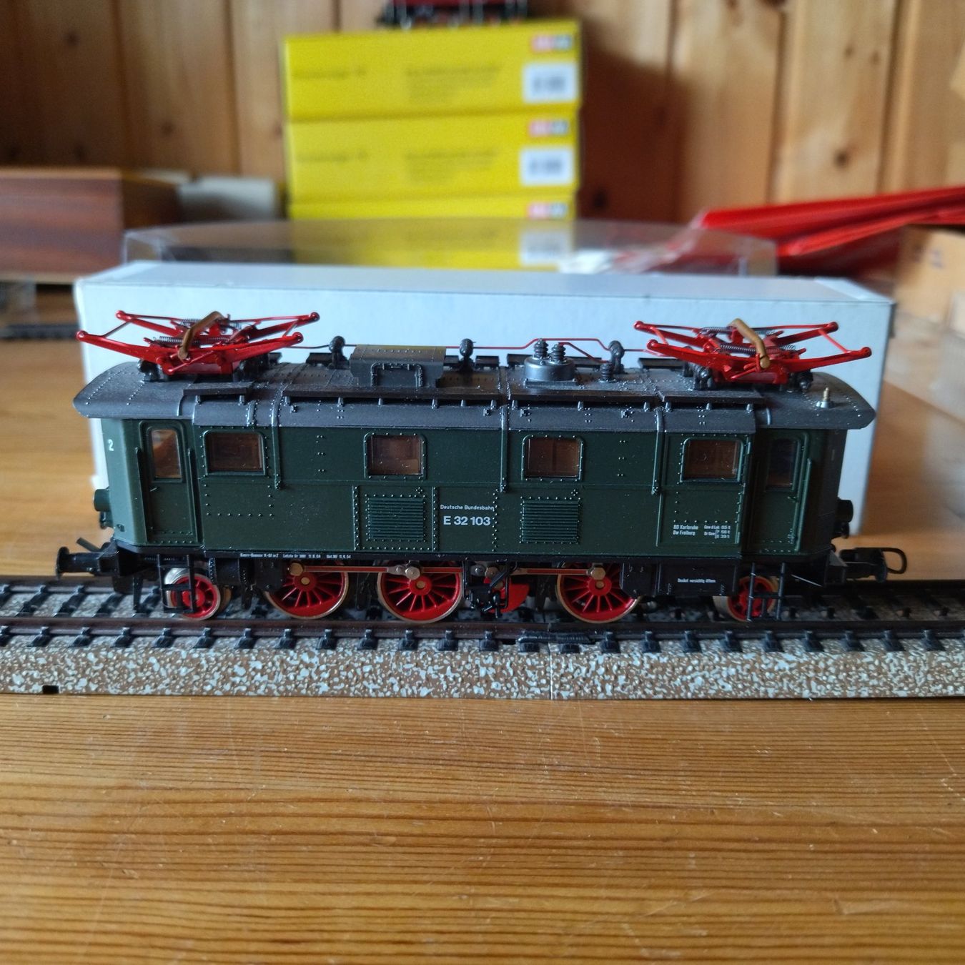 Roco Modellini di ferrovie: Roco Lok E32 103 (838) – Usato da Basel venduto da BeanieUp