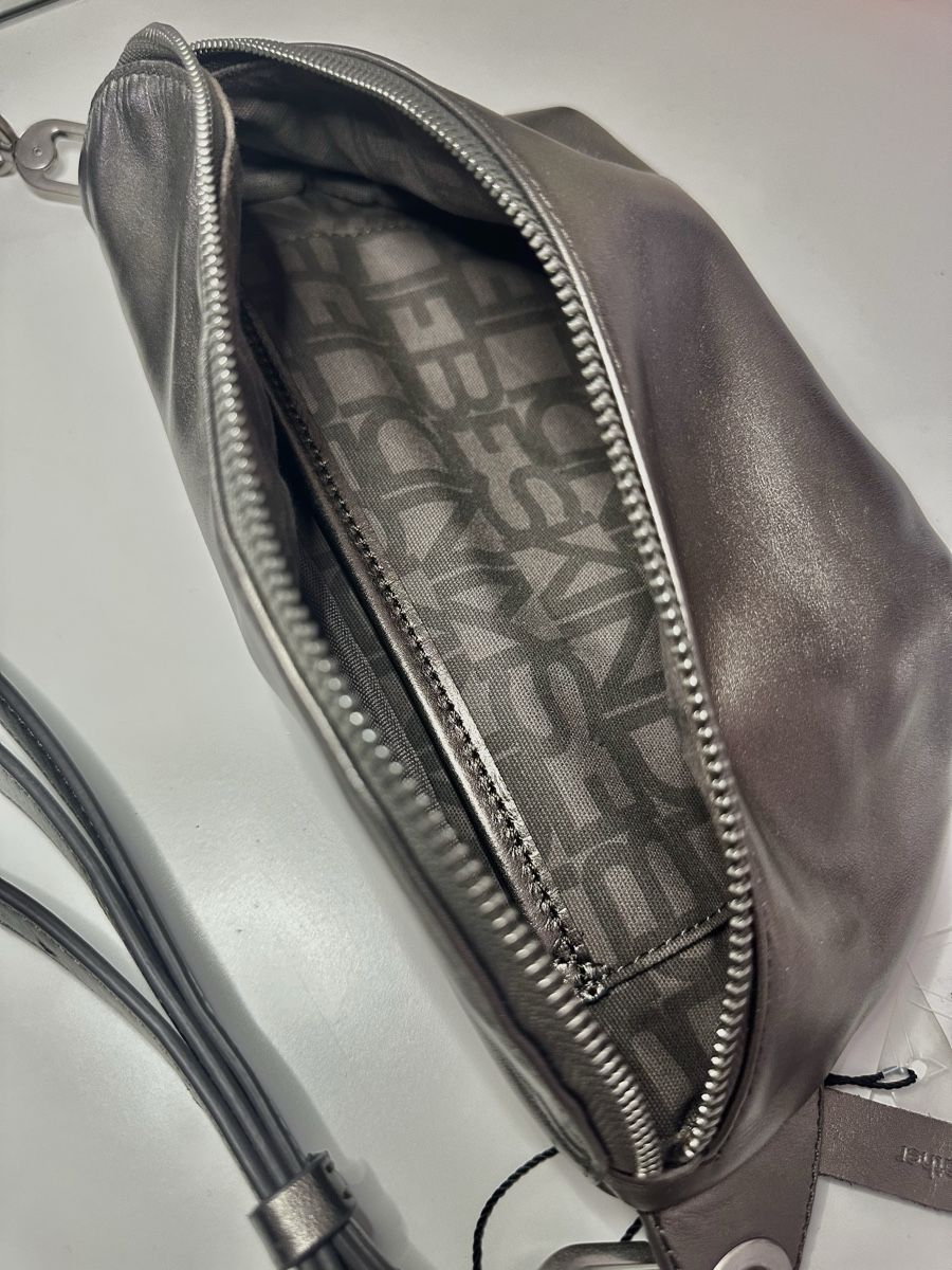 Taschen für Damen: Liebeskind Bauchtasche Neu – Neu (gemäss Beschreibung) aus Uetikon am See von jael_87 3