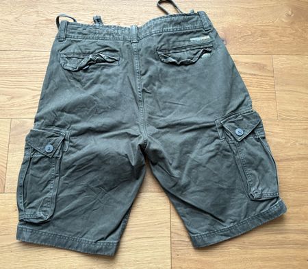 Superdry Shorts olive dunkelgrün W34
