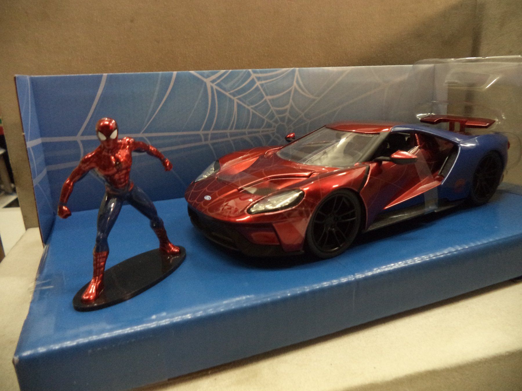 Ford Modellautos: SPIDER-MAN 6 2017 FORD GT mit Figur 1:24 – Neu und originalverpackt aus Rieden AG von Wirth03 1