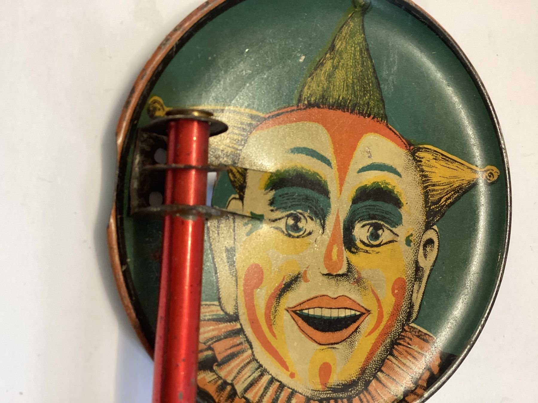 Giocattoli: Antike Blechrassel, Clown und Pfeife doppelseitig. – Usato da Eglisau venduto da mar_5rn2 4