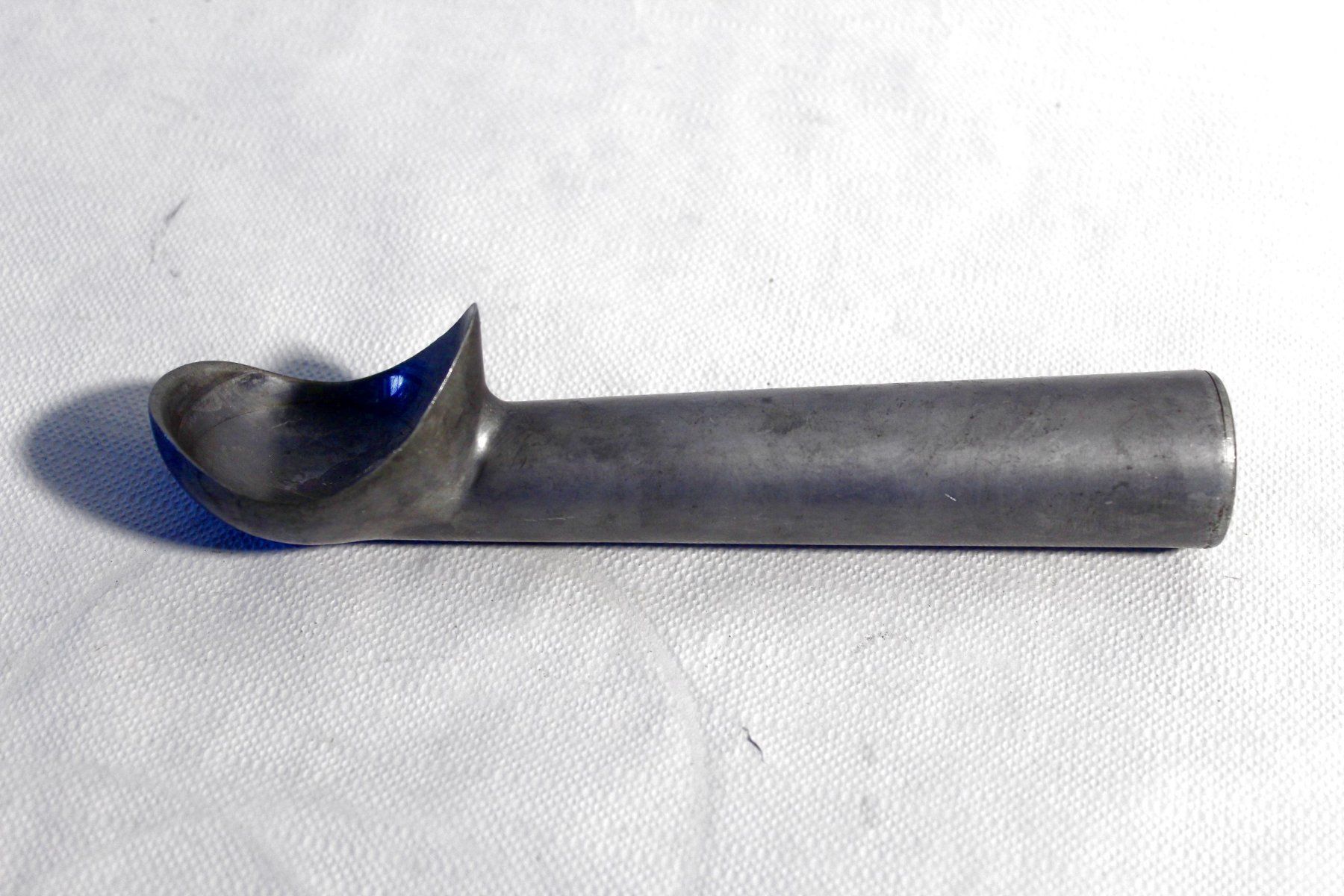 Kommoden: Designklassiker STÖCKEL 20 - Eisportionierer aus Aluminium – Gebraucht aus Bern von kultiges 1