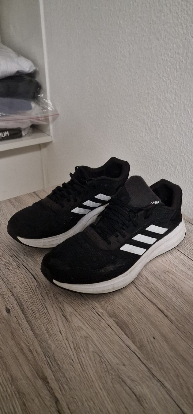 Nike Herrenschuhe: Adidas Schuhe – Gebraucht aus Zürich von Abrar123