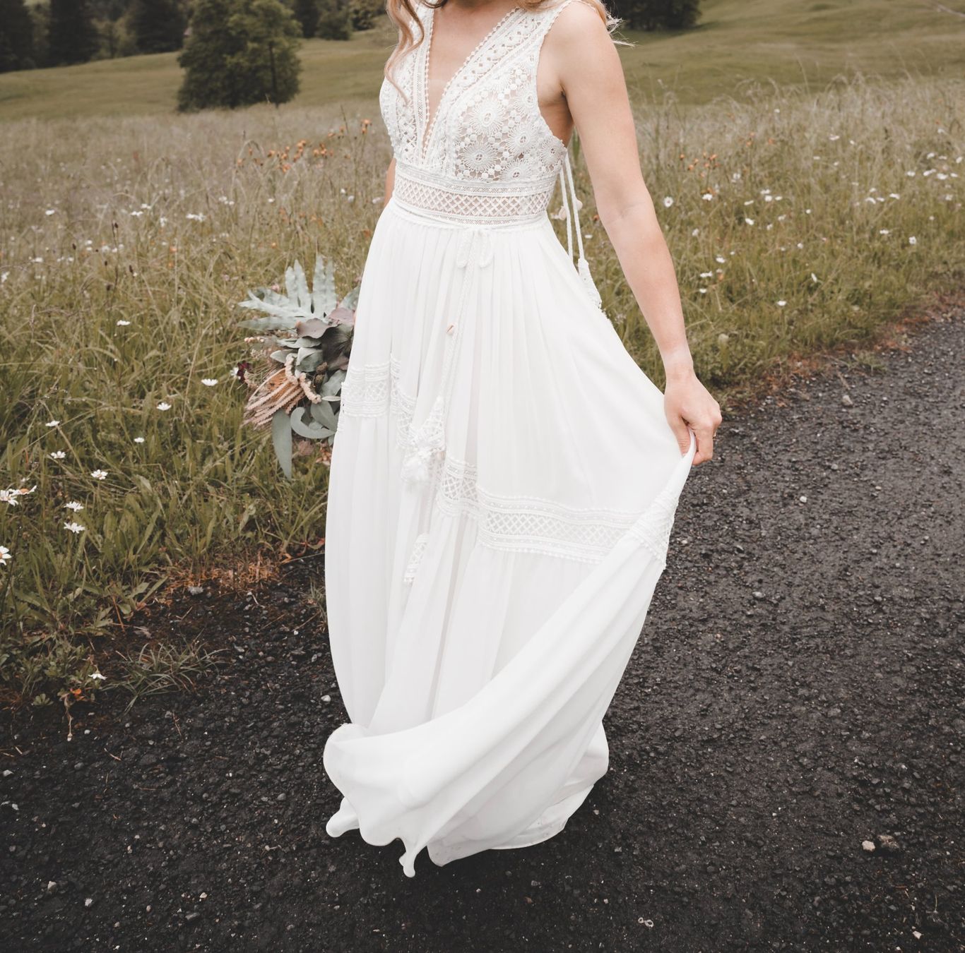Robes: Secondhand Brautkleid Ariamo "Arwen", Grösse 36 – D'occasion à Brunnen par Herzig-Brautmode