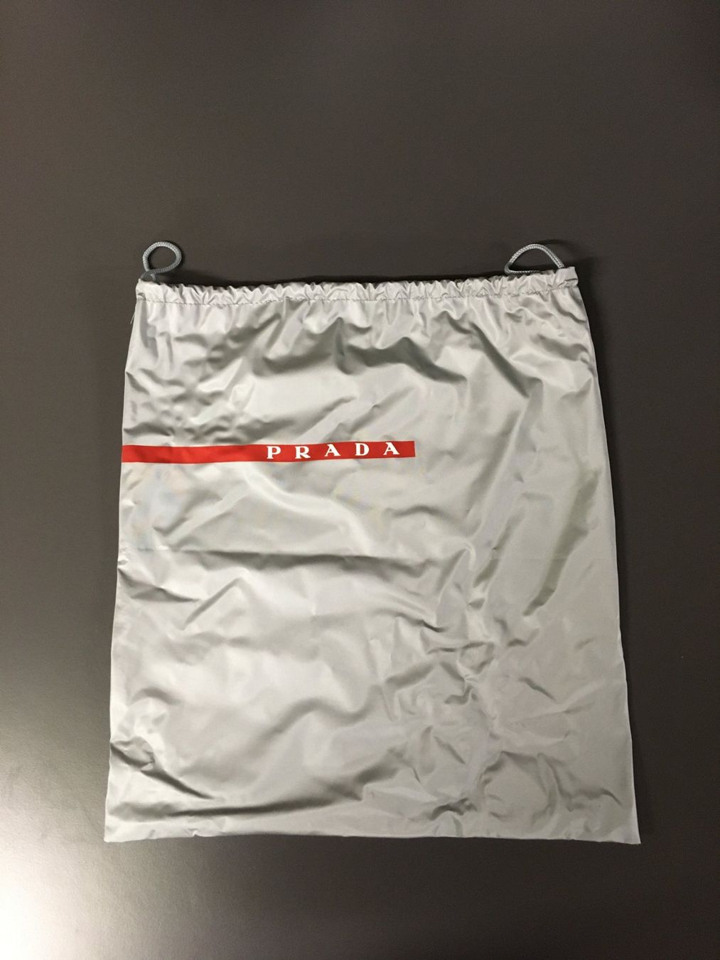 Prada Borse: Prada Schuhbeutel Schuhtasche Nylon silber grau, neu – Nuovo (secondo la descrizione) da Zuerich venduto da Dankri