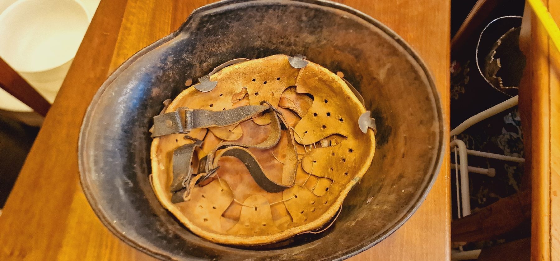 Uniformi & Effetti personali: DEUTSCHER HELM AUS DEM ZWEITEN WELTKRIEG – Usato da BERN venduto da Intarsia 1