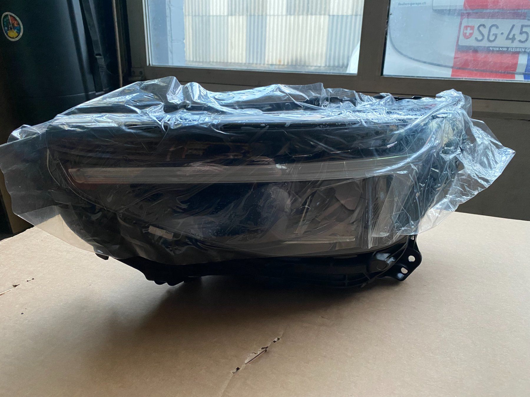 Volvo Scheinwerfer: Scheinwerfer Original Volvo XC40 Facelift (EX40 / EC40) – Neu und originalverpackt aus Kriessern von Laurastar05