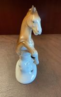 Pferdestatue aus Porzellan H 18 cm L 12