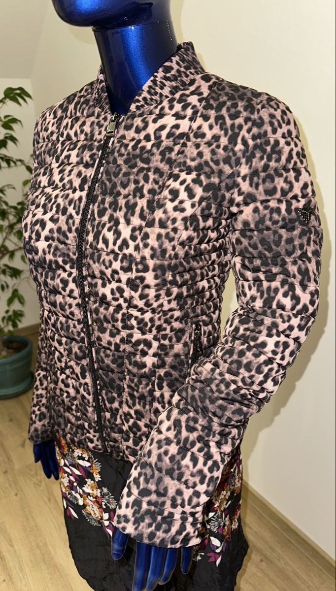 Guess Jacken: GUESS JACKE GR. XS neuwertig – Neu (gemäss Beschreibung) aus Unteraegeri von MH203 4