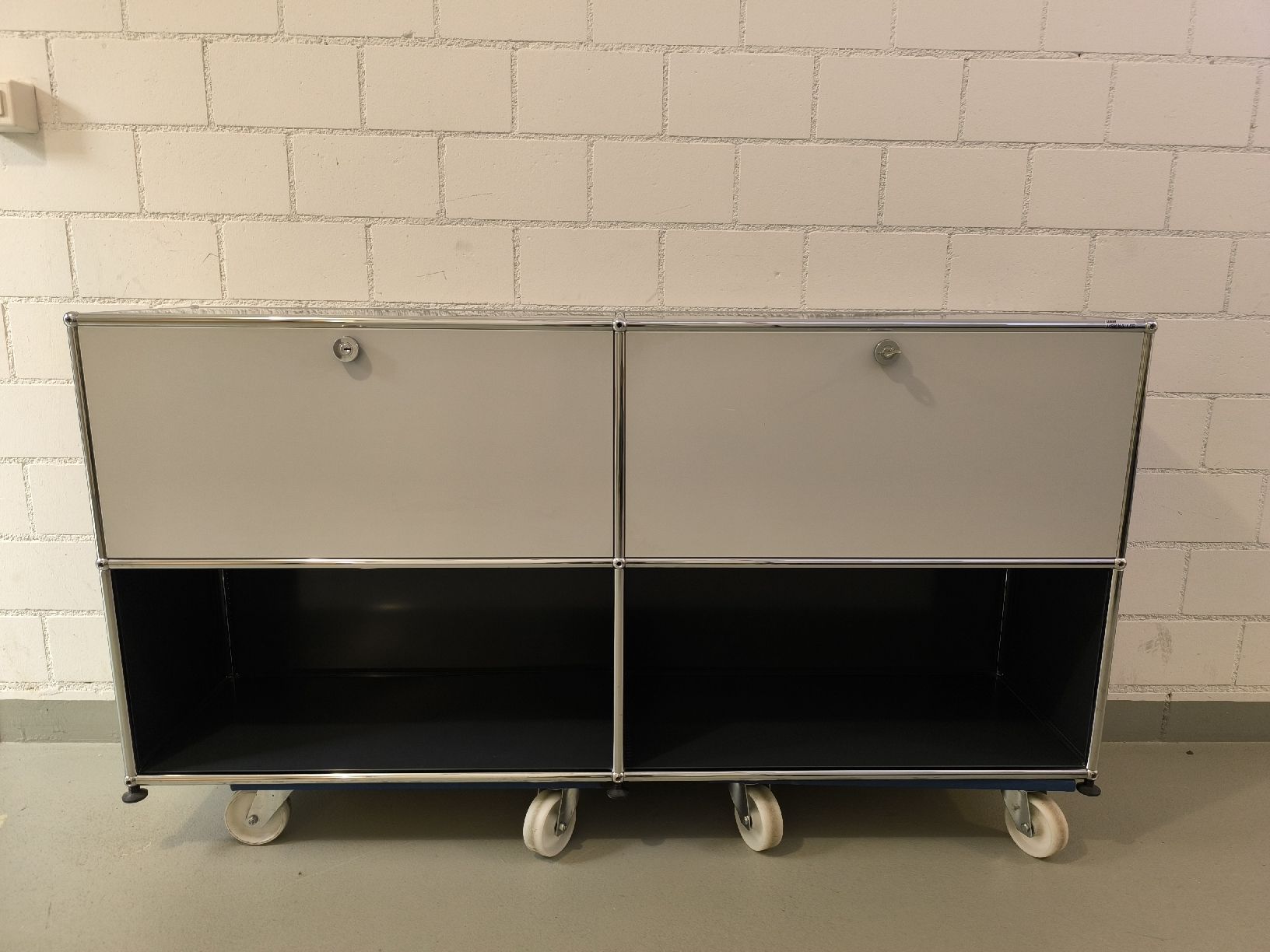 Scaffali: Original USM Haller Sideboard / Lowboard lichtgrau anthrazit – Usato da Lömmenschwil venduto da ela.schadegg 1