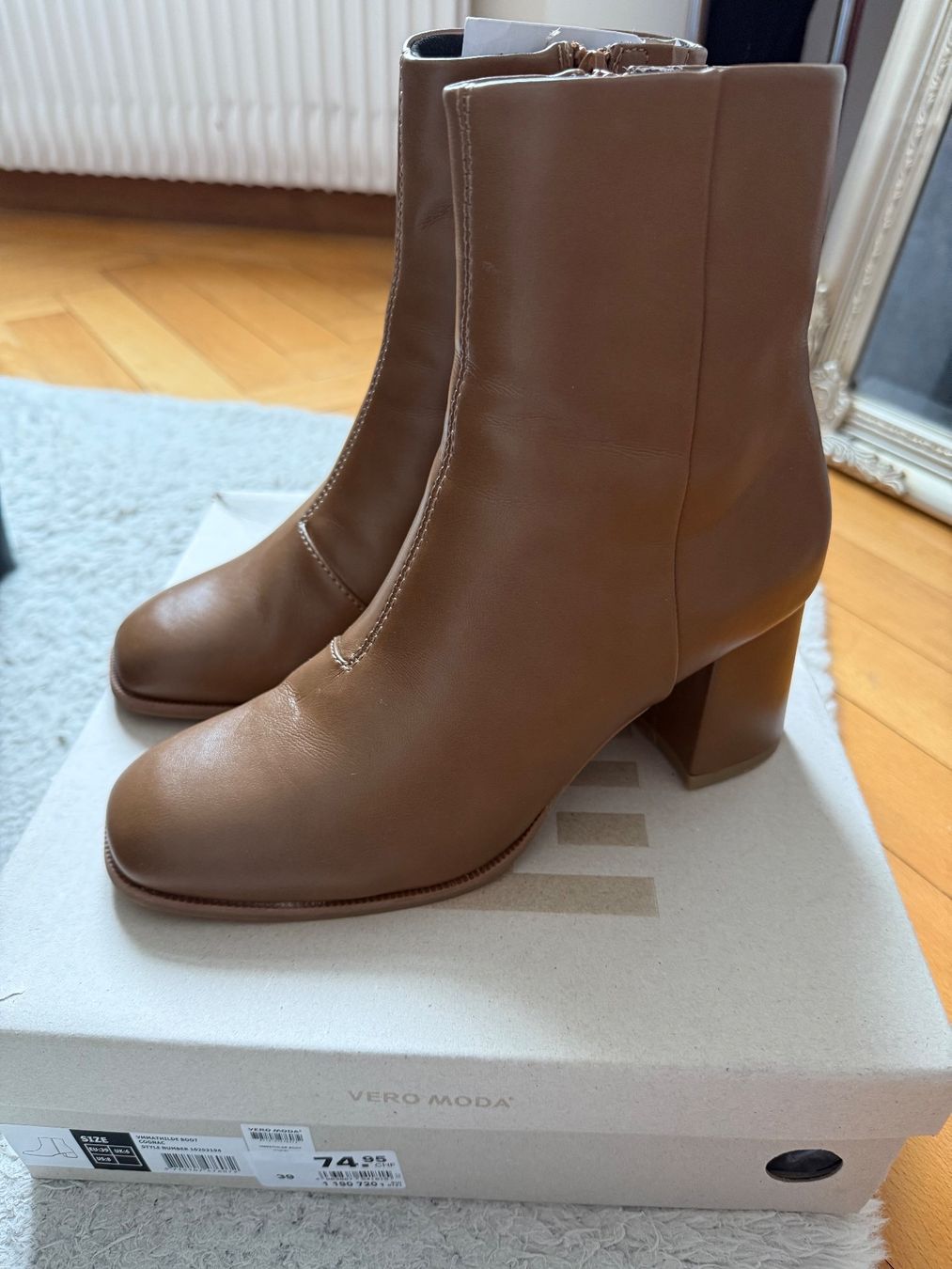 Scarpe da donna: Damen Stiefeletten Vera Moda Größe 39 – Usato da Luzern venduto da sarahxtwilight 1