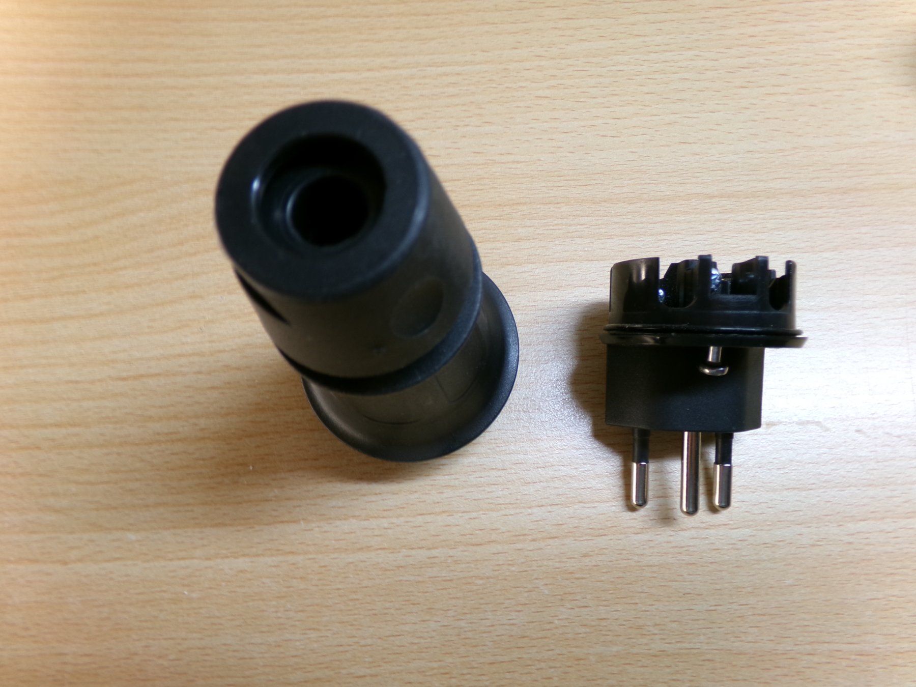 Spine: Stecker Typ13 IP55 schwarz – Nuovo (secondo la descrizione) da Hombrechtikon venduto da HaGeKa50 1