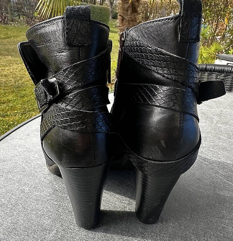 Scarpe da donna: Stiefeletten schwarz, Gr. 40 – Usato da Thalwil venduto da and_fdf5 2