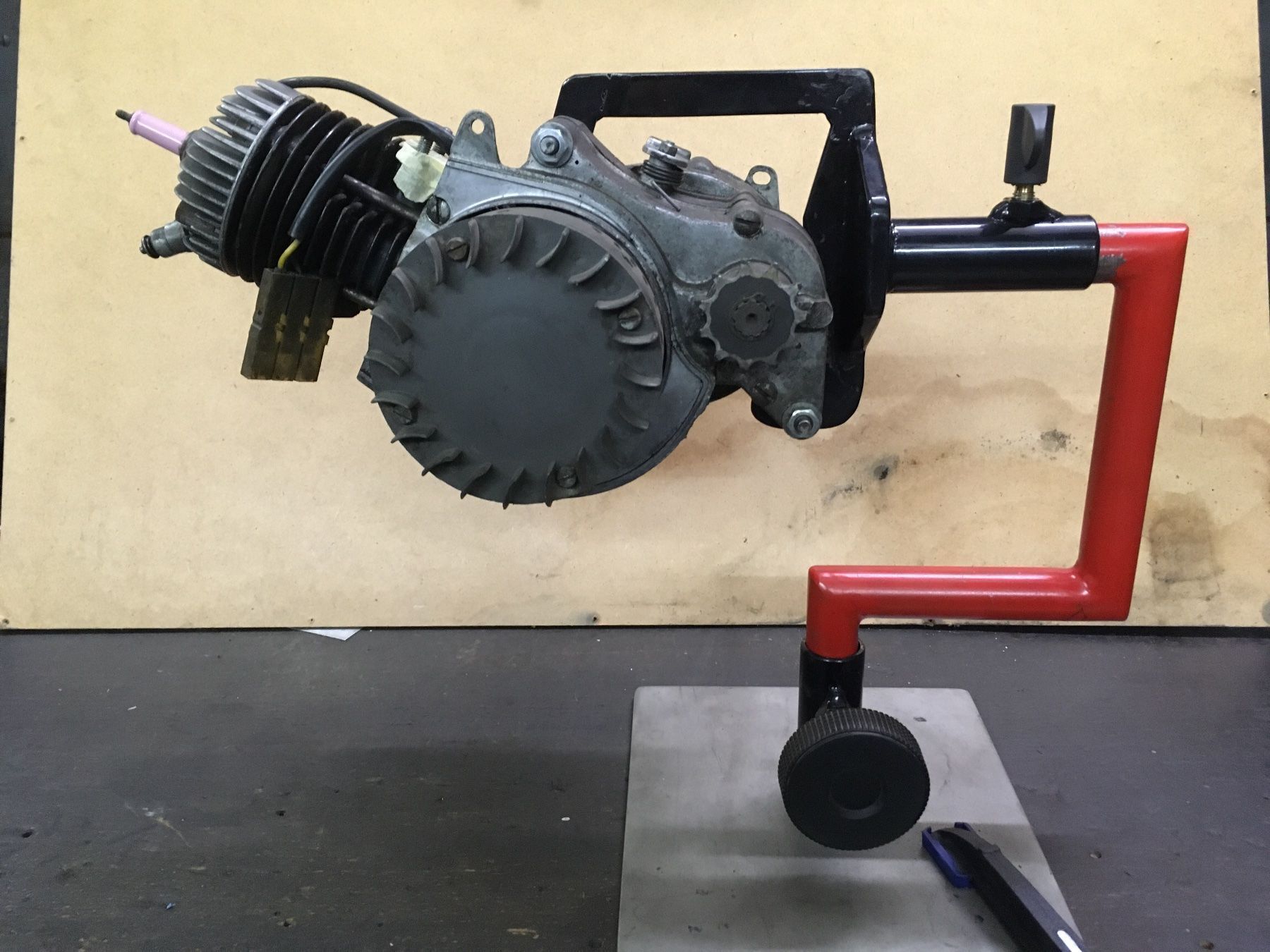 Tutti gli attrezzi: Motor Revision Ständer – Nuovo e nell'imballaggio originale da Brittnau venduto da Paptor 2