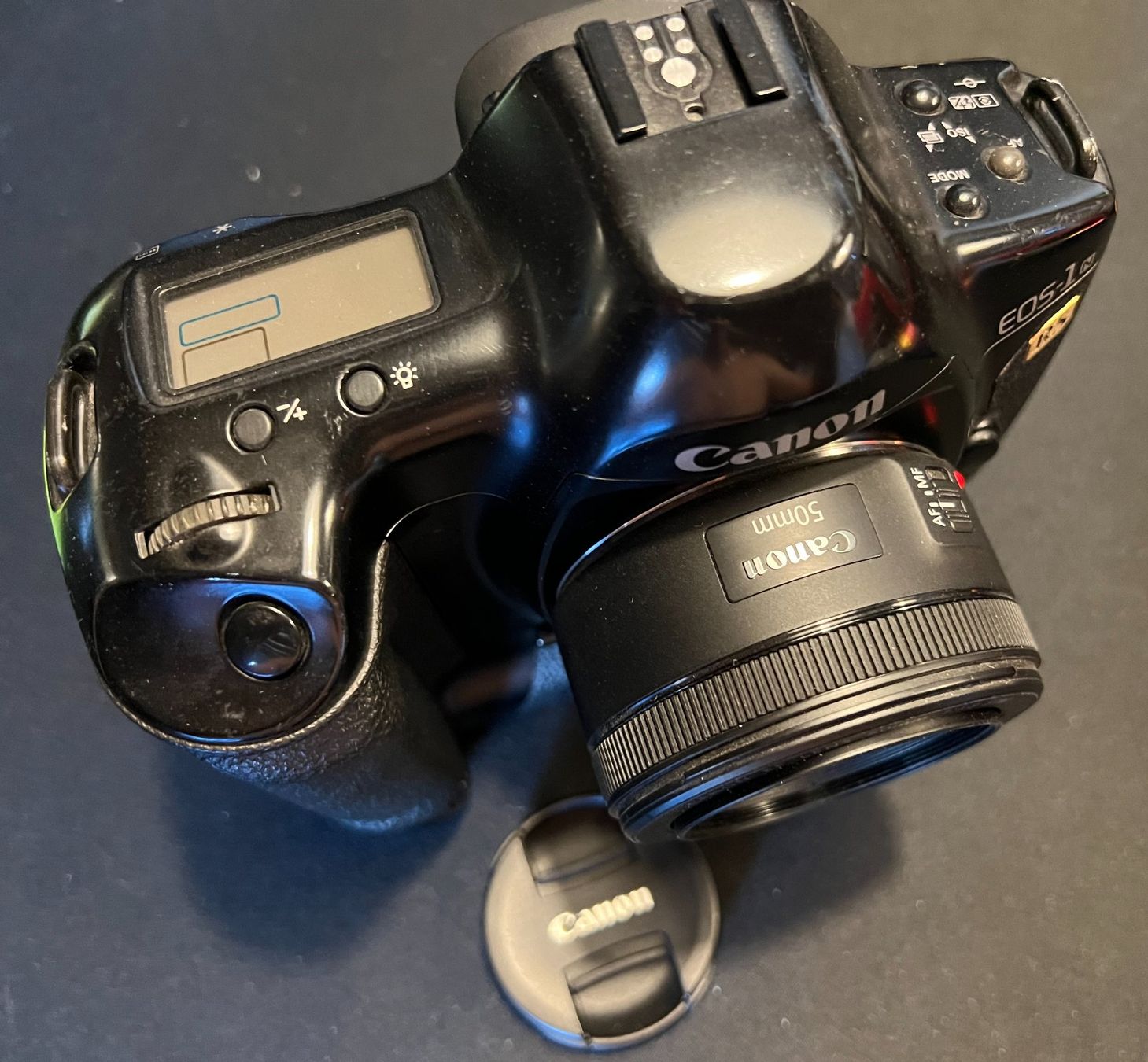 Canon Kamera: Canon EOS-1N RS mit zwei Objektiven – Gebraucht aus Uster von Stoessda